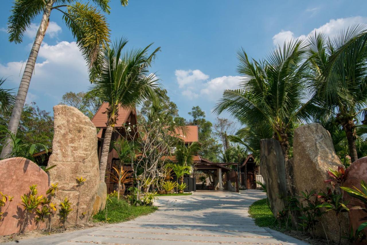 Suankaew​ Art​ Hostel​ Chonburi Bagian luar foto