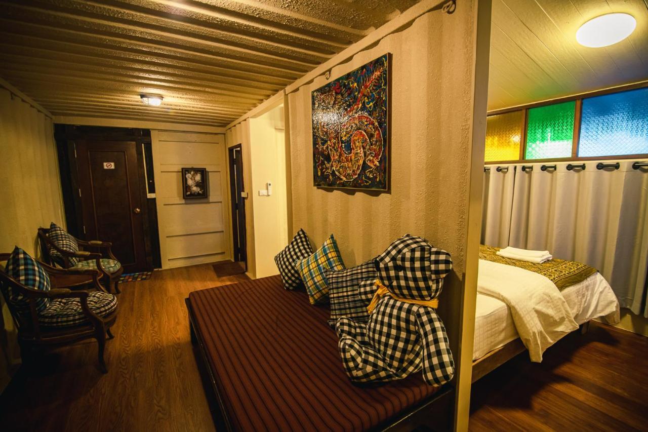 Suankaew​ Art​ Hostel​ Chonburi Bagian luar foto